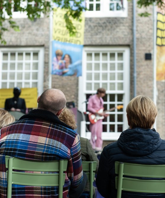 Bryndis Brynjolfsdottir - Hof op zondag - 2025