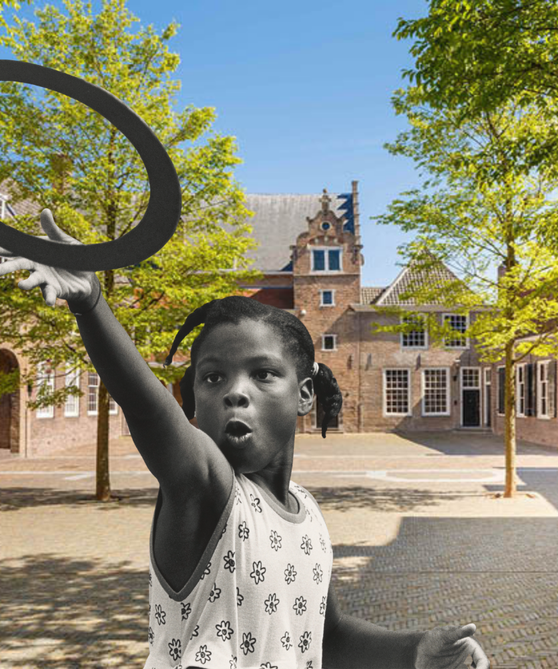 Meisje werpt ring - op het Hof - 2026