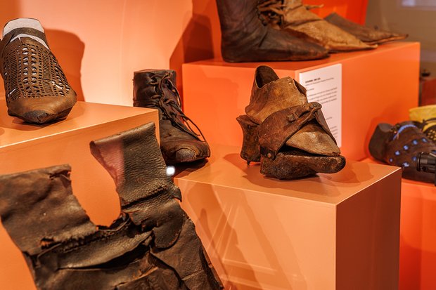Leren schoenen uit de collectie van het Hof van Nederland.