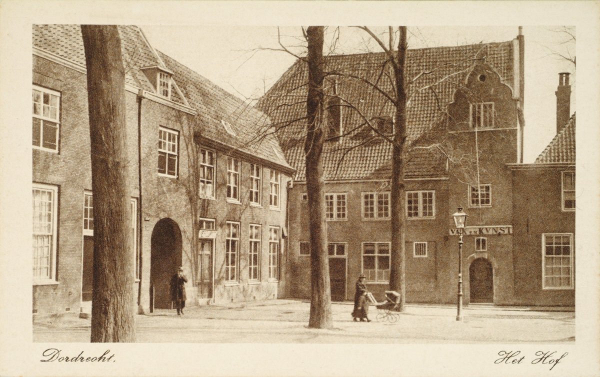 Afbeelding het Hof rond 1980 onderdeel van collectie Regionaal Archief Dordrecht.